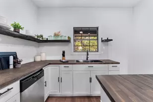 385 Alta Vista Dr, Bastrop, TX 78602 - Photo 13