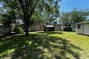 409 Oscar St, Taylor, TX 76574 - Photo 15