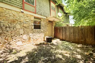 1704 E M. Franklin Ave, Austin, TX 78721 - Photo 23