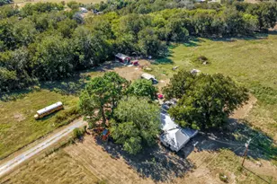 610 Pleasant Grove Rd, Elgin, TX 78621 - Photo 3