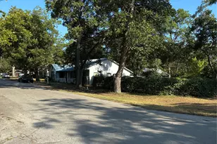 204 NW Nw 5th St, Smithville, TX 78957 - Photo 3