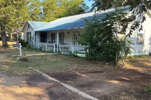 204 NW Nw 5th St, Smithville, TX 78957 - Photo 1