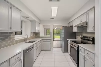 8905 Bridgewood Trail, Austin, TX 78729 - Photo 11