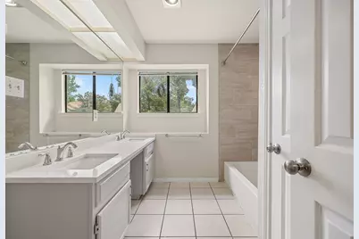 8905 Bridgewood Trail, Austin, TX 78729 - Photo 19