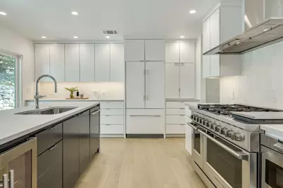 5706 Highland Hills Circle, Austin, TX 78731 - Photo 9