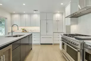 5706 Highland Hills Cir, Austin, TX 78731 - Photo 9