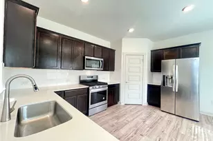 1917 Daleside Ln, Austin, TX 78754 - Photo 9