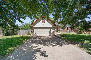 2307 Davis St, Taylor, TX 76574 - Photo 3