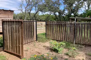 1050 Harmon Hills Rd, Dripping Springs, TX 78620 - Photo 23