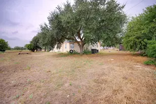 4598 State Hwy 173 N, Devine, TX 78016 - Photo 17