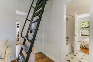 1110 W 22nd St, Austin, TX 78705 - Photo 5