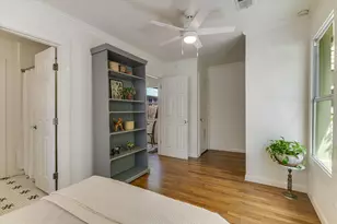 1110 W 22nd St, Austin, TX 78705 - Photo 9