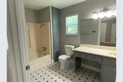 102 E Live Oak Street, Hutto, TX 78634 - Photo 11