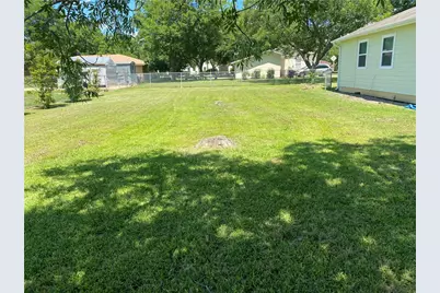 102 E Live Oak Street, Hutto, TX 78634 - Photo 13