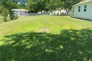 102 E Live Oak St, Hutto, TX 78634 - Photo 13