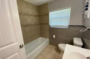 102 E Live Oak St, Hutto, TX 78634 - Photo 9