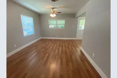 102 E Live Oak Street, Hutto, TX 78634 - Photo 5