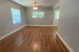 102 E Live Oak St, Hutto, TX 78634 - Photo 5
