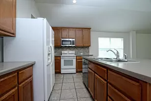 319 Lone Star Blvd, Hutto, TX 78634 - Photo 11