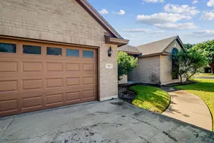 216 Meadow Brook Dr, Fredericksburg, TX 78624 - Photo 3