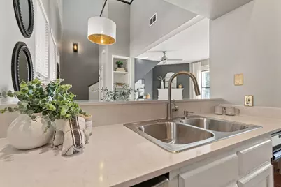 611 E 45th Street #25, Austin, TX 78751 - Photo 13