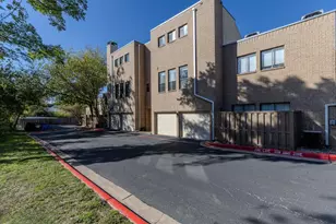 611 E 45th St, Austin, TX 78751 - Photo 23