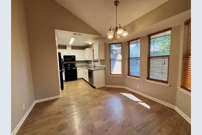 219 Crystal Knoll Boulevard, Georgetown, TX 78626 - Photo 5