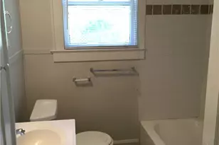 812 E 30th St, Austin, TX 78705 - Photo 11