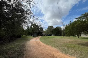 361 Laura Ln, Bastrop, TX 78602 - Photo 23