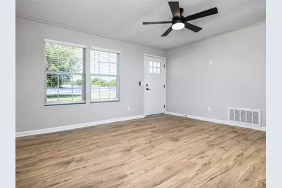 212 E Taylor Street, Thrall, TX 76578 - Photo 9