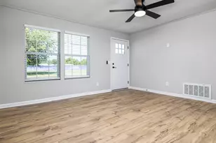 212 E Taylor St, Thrall, TX 76578 - Photo 9