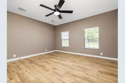 212 E Taylor Street, Thrall, TX 76578 - Photo 11