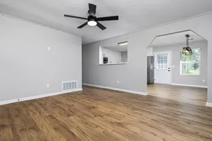 212 E Taylor St, Thrall, TX 76578 - Photo 7