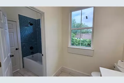 917 W 6th Street, Taylor, TX 76574 - Photo 9