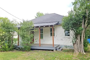 917 W 6th St, Taylor, TX 76574 - Photo 3