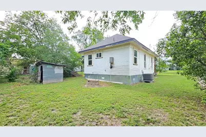 917 W 6th Street, Taylor, TX 76574 - Photo 11