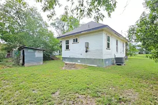 917 W 6th St, Taylor, TX 76574 - Photo 11