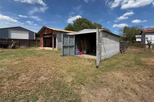 207 Crockett St, Martindale, TX 78655 - Photo 27