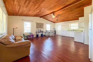 207 Crockett St, Martindale, TX 78655 - Photo 5