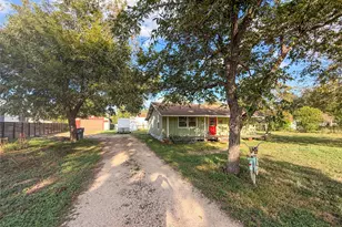 207 Crockett St, Martindale, TX 78655 - Photo 3