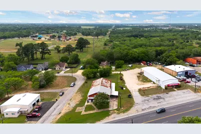 805 N Magnolia Avenue, Luling, TX 78648 - Photo 1