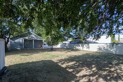 219 E Davilla Street, Bartlett, TX 76511 - Photo 21