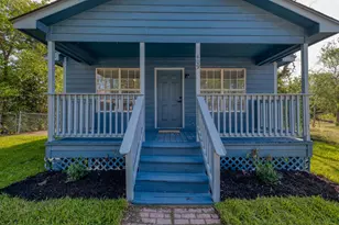 409 Talley St, Taylor, TX 76574 - Photo 3