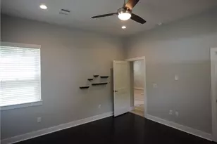 6913 Providence Ave, Austin, TX 78752 - Photo 11