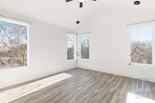 4701 Sara Dr, Austin, TX 78721 - Photo 9