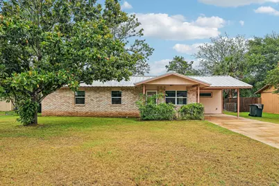410 Magnolia Street, Bastrop, TX 78602 - Photo 1