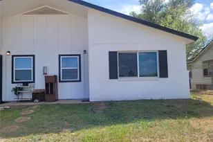 205 2nd Ave, Smithville, TX 78957 - Photo 1