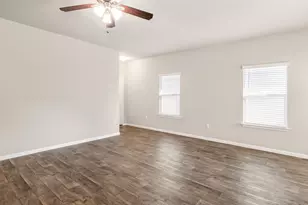 365 Cibolo Creek Dr, Kyle, TX 78640 - Photo 5