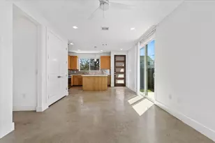 1114 Walton Ln, Austin, TX 78721 - Photo 9