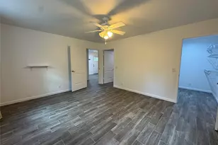 134 Elgin Woods Ln, Elgin, TX 78621 - Photo 9